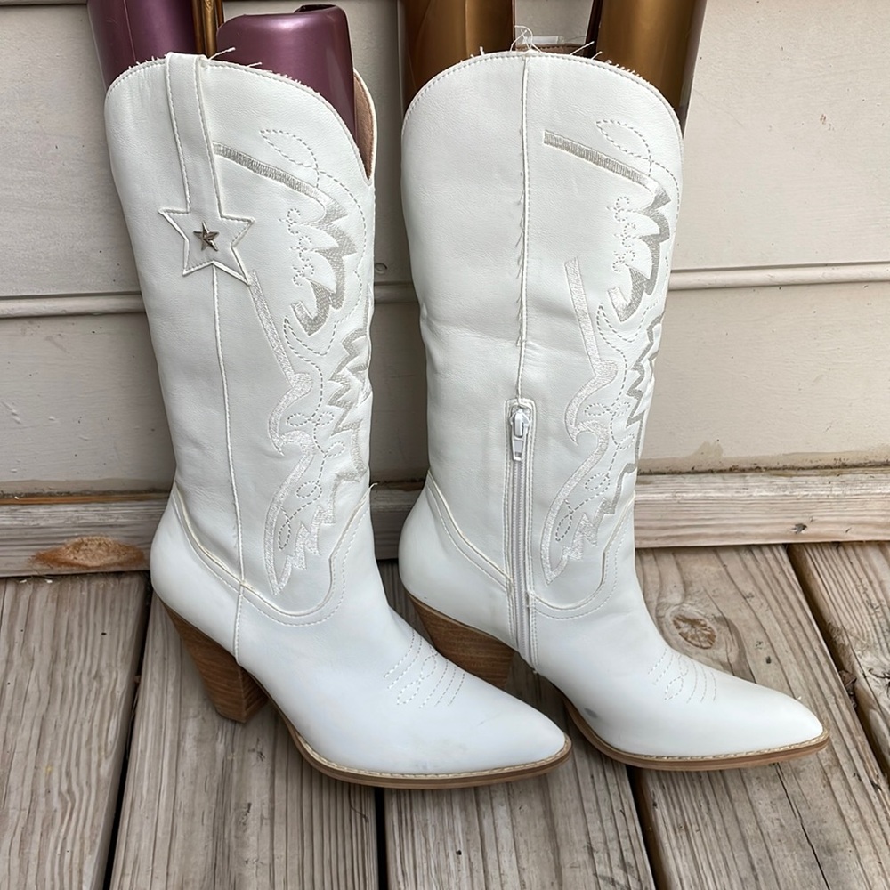 NWOT- MIIM White Western Cowboy Boots Embroidered Mid-Calf Size 6.5